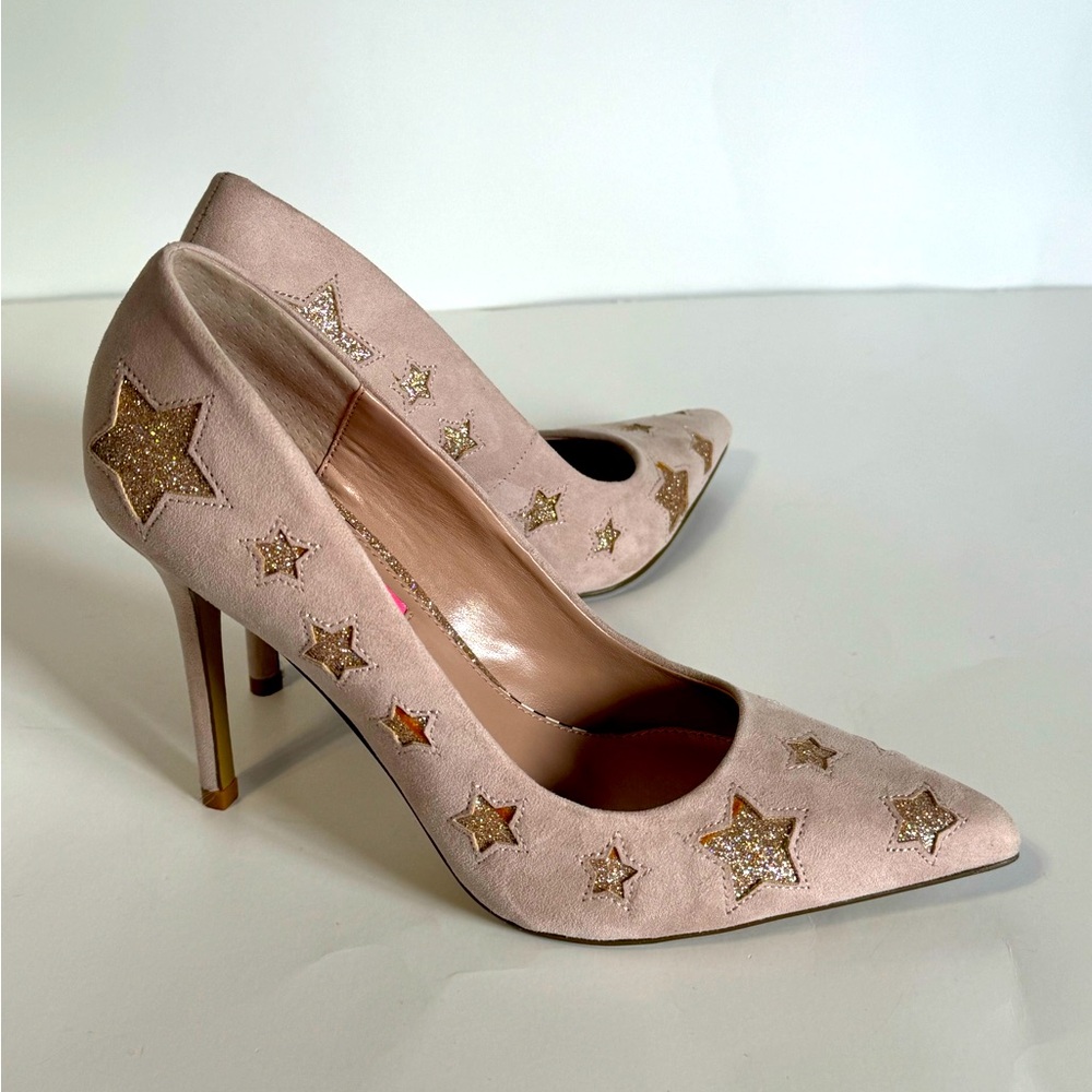 Betsey Johnson Pink Star Heels - Picture 2 of 13